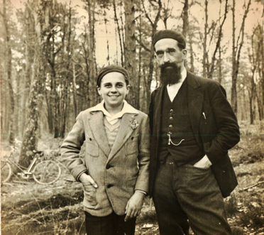 Henry-Louis et son père. Photo prise par Georges Dubois Henry-Louis et son père. Photo prise par Georges Dubois