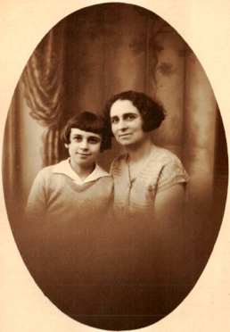 Henry-Louis et sa mère, à l'occasion des 10 ans d'Henry-Louis, donc en 1927 Henry-Louis et sa mère, à l'occasion des 10 ans d'Henry-Louis, donc en 1927