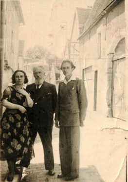 Sa mère, l'oncle Georges Dubois, Henry-Louis Sa mère, l'oncle Georges Dubois, Henry-Louis