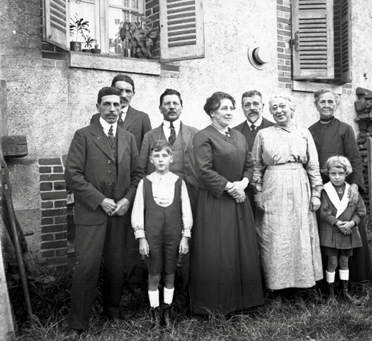 Louis, Gaston Gayon, Gilbert, inconnu, Henriette, Arthur, inconnue, Mathilde, Robert Louis, Gaston Gayon, Gilbert, inconnu, Henriette, Arthur, inconnue, Mathilde, Robert