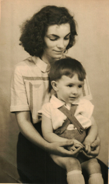 Marguerite portant Julien Marguerite portant Julien