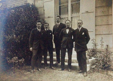 Joseph Dalby, 2e à partir de la gauche Joseph Dalby, 2e à partir de la gauche