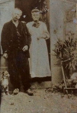 Henry Dalby et Maman Guiguite ensemble. Henry Dalby et Maman Guiguite ensemble.