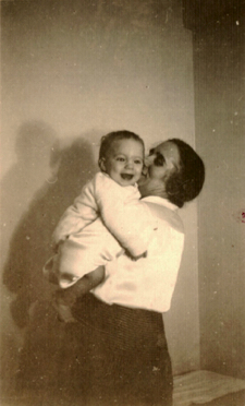 Marguerite Dubois avec son petit-fils François Marguerite Dubois avec son petit-fils François